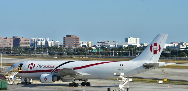 Airbus A300F4-200 (XA-UYR)