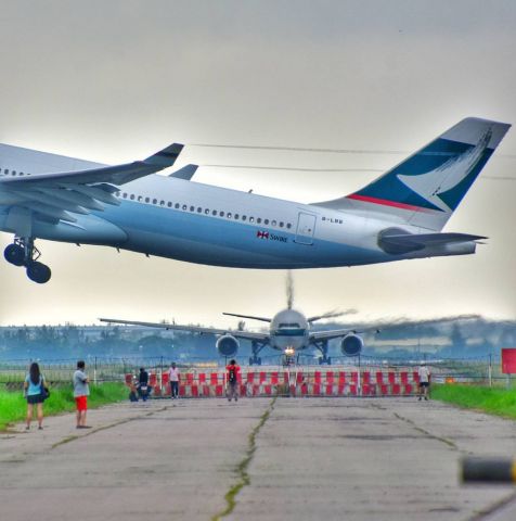 Airbus A330-300 (B-LBB)