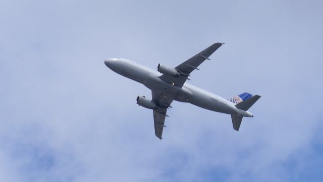 Airbus A320 (N456UA)