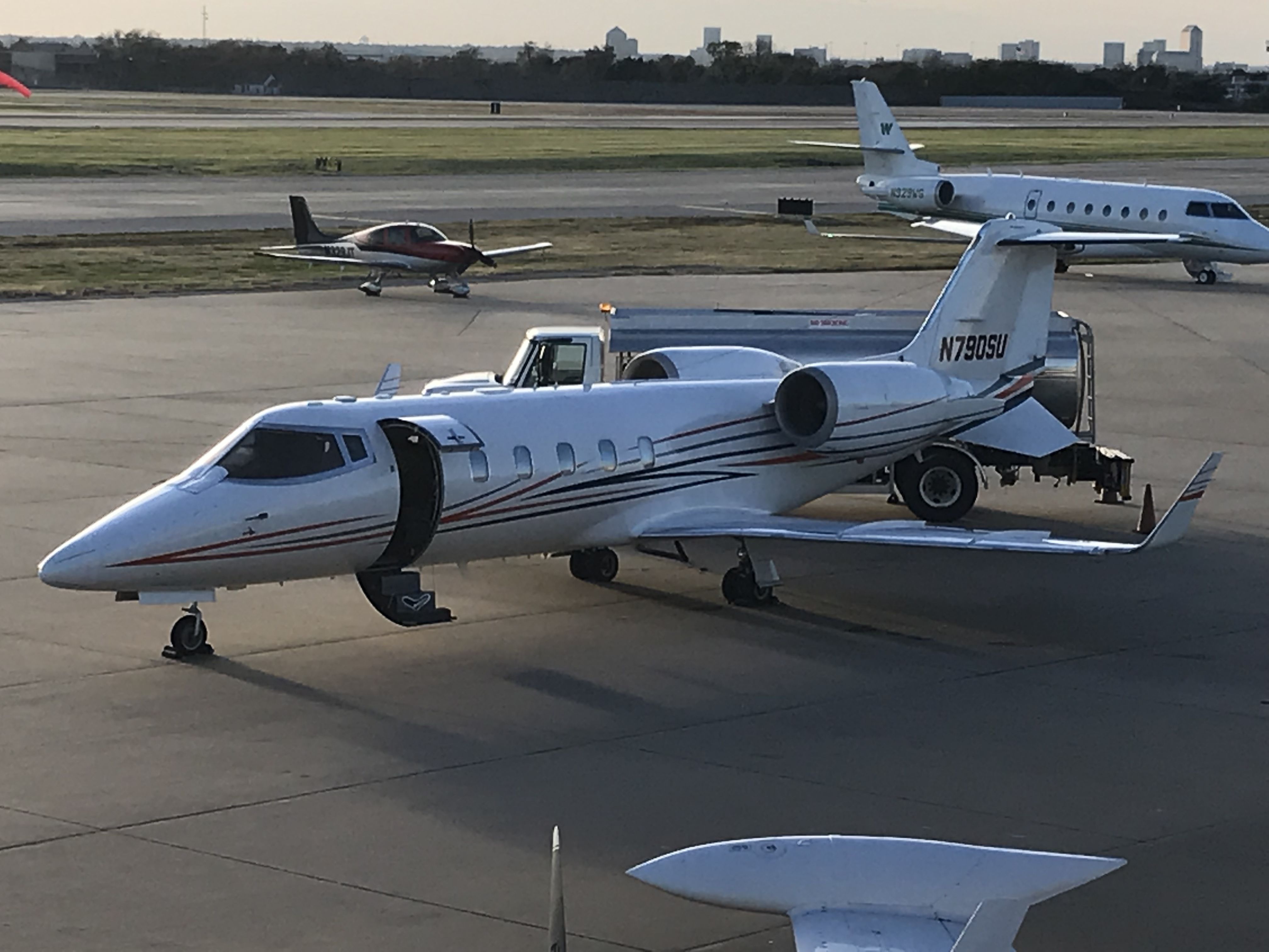 Learjet 60 (N790SU)