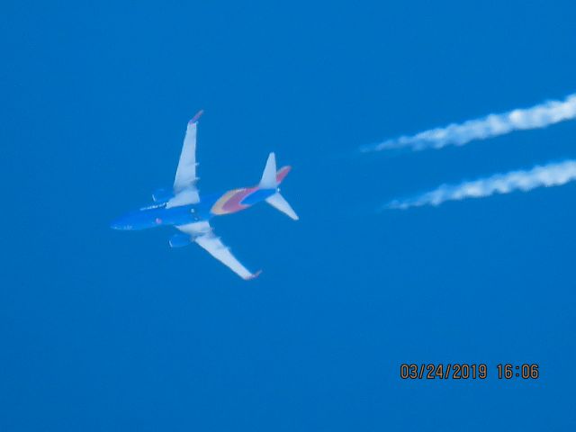 Boeing 737-700 (N7818L)