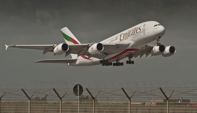 Airbus A380-800 (A6-EDF) - 2013:05:11     14:50:43