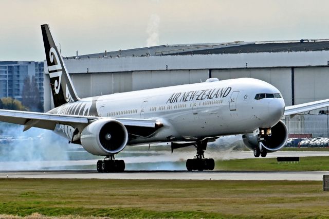 BOEING 777-300ER (ZK-OKN)