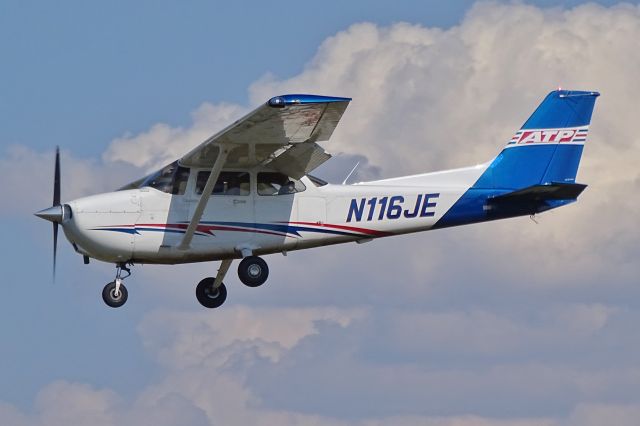 Cessna Skyhawk (N116JE)