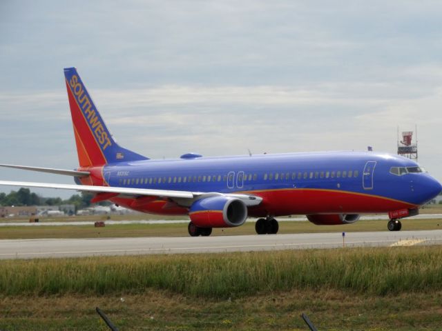 Boeing 737-800 (N8315C)