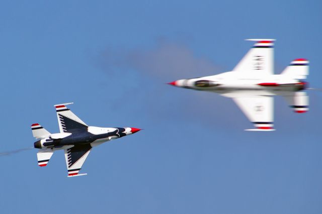 Lockheed F-16 Fighting Falcon — - Daytona Beach Wings & Waves Airshow 2012