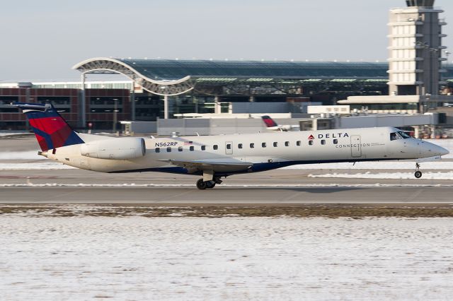 Embraer ERJ-145 (N562RP)