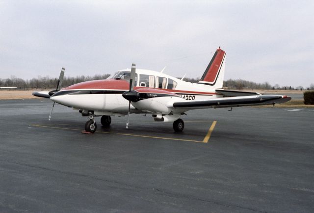 Piper Apache (N14268) - March 1983.br /N14268 was used for Part-135 charter by Aeroflite, Inc.