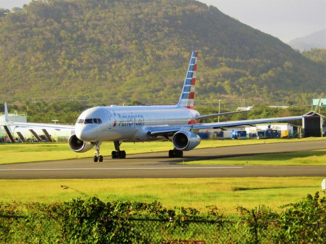 Boeing 757-200 (N199AN)