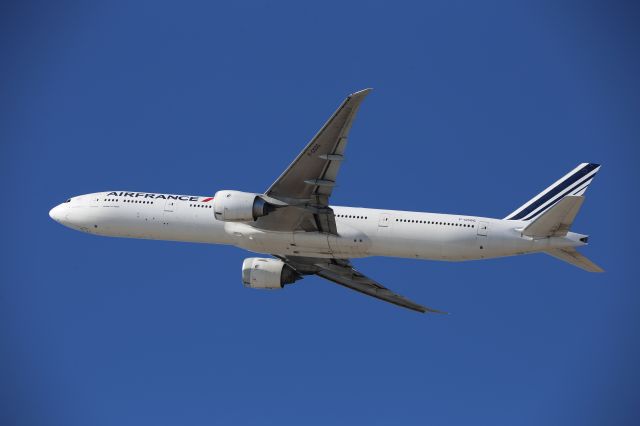 BOEING 777-300ER (F-GSQG)