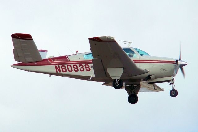 Beechcraft 35 Bonanza (N6093S)