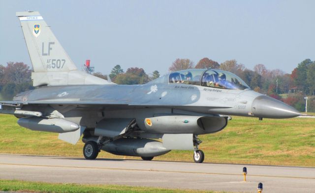 Lockheed F-16 Fighting Falcon — - In Knoxville to perform the flyover for the University of Tennessee homecoming football game.