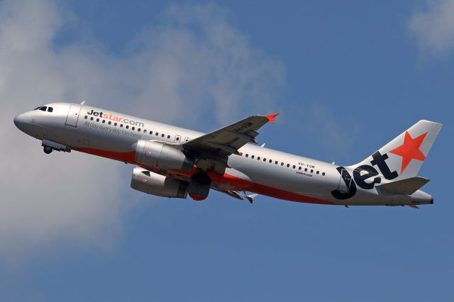 Airbus A320 (VH-VQM)