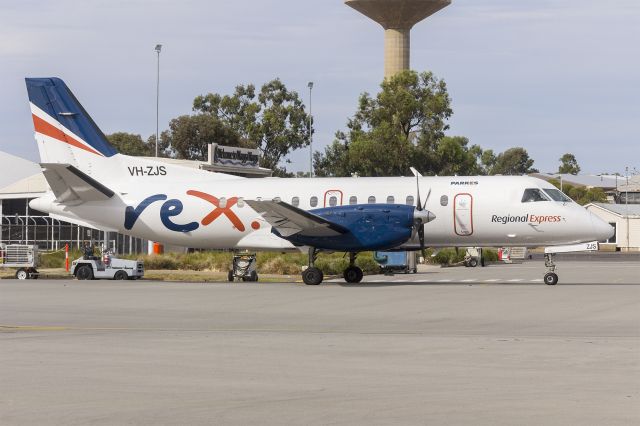 Saab 340 (VH-ZJS) - Regional Express (VH-ZJS) Saab 340B at Wagga Wagga Airport