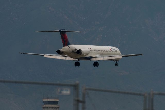 McDonnell Douglas MD-88 (N923) - Delta MD88 N923DL