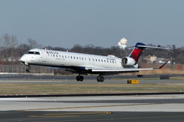 Canadair Regional Jet CRJ-900 (N228PQ) - EDV5212 arriving from Raleigh-Durham on 31R at JFK