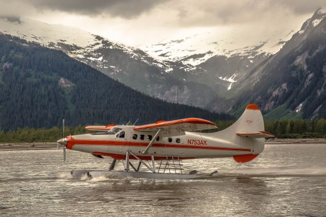 De Havilland Canada DHC-3 Otter (N753AK) - De Havilland Otter landing at Taku Lodge in Alaska, May 2016.