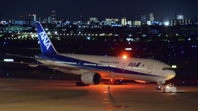 Boeing 777-200 (JA8969)