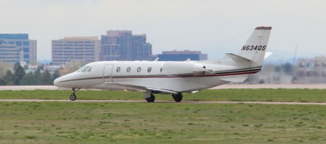 Cessna Citation Excel/XLS (N634QS) - N634QS lined up and waiting for takeoff on 35R at KAPA.
