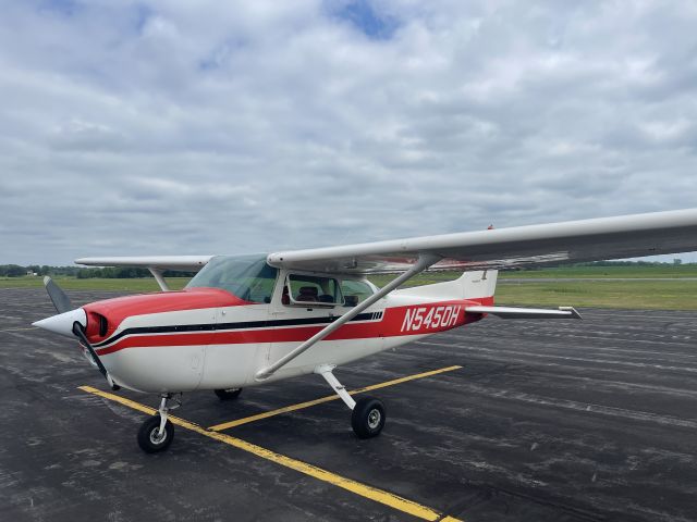 Cessna Skyhawk (N5450H)