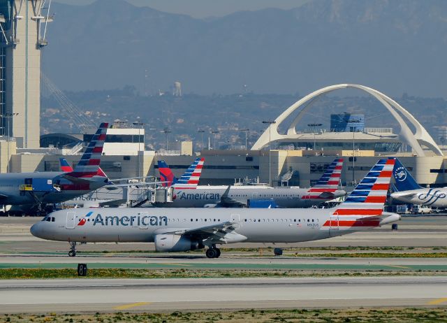 Airbus A321 (N913US) - a rel=nofollow href=http://flightaware.com/live/flight/N913US/history/20150201/1535Z/KPHX/KLAXhttps://flightaware.com/live/flight/N913US/history/20150201/1535Z/KPHX/KLAX/a