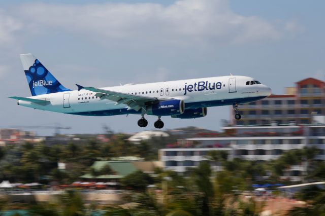 Airbus A320 (N627JB)