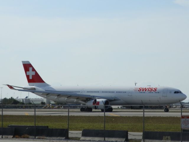 Airbus A330-300 (HB-JHF) - KMIA