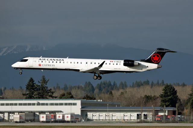 Canadair Regional Jet CRJ-900 (C-GDJZ)