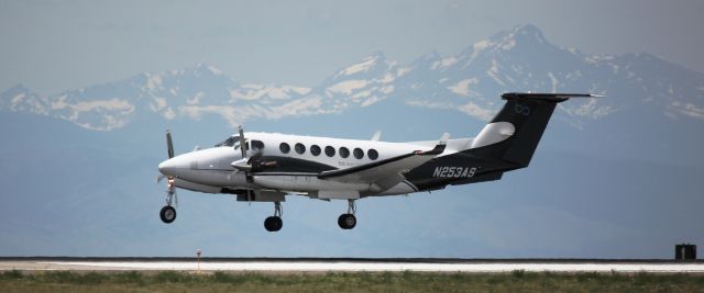 Beechcraft Super King Air 300 (N253AS) - Landing on 16L. Longs Peak in the background.