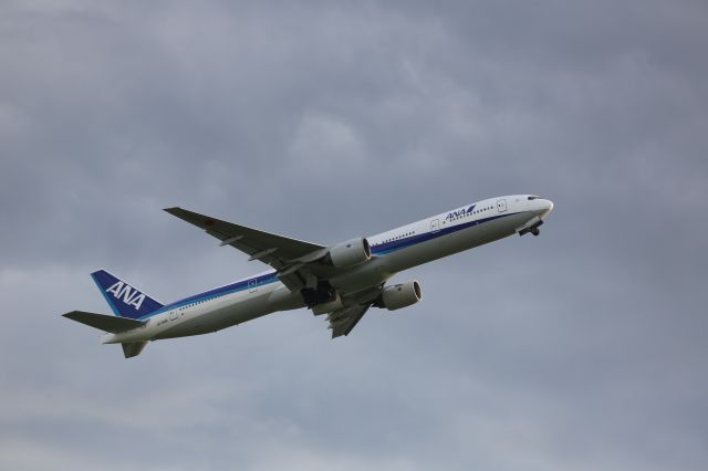 BOEING 777-300 (JA756A)