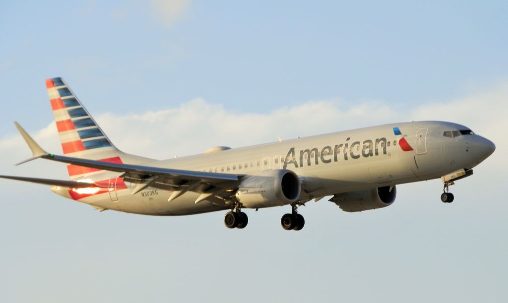 Boeing 737 MAX 8 (N303RG)