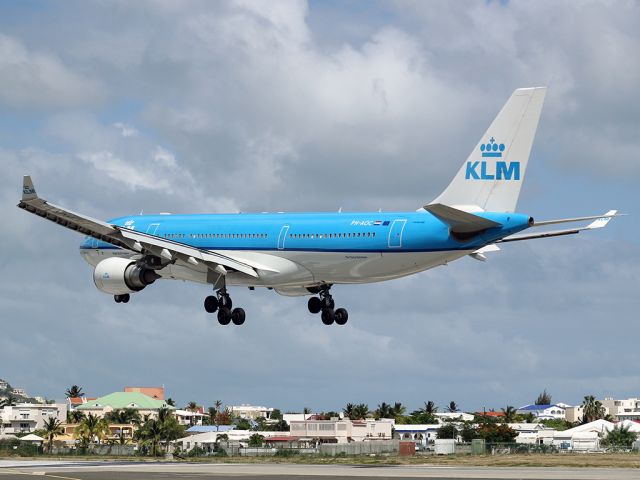 Airbus A330-200 (PH-AOC)