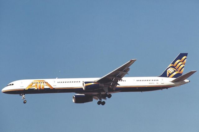 BOEING 757-300 (N552TZ) - Landing 23-R KIND