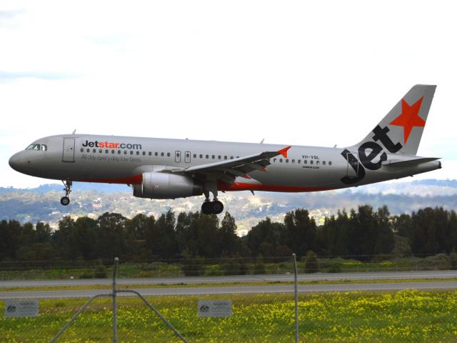 Airbus A320 (VH-VQL) - About to put down on runway 05. Thursday 12th July 2012.