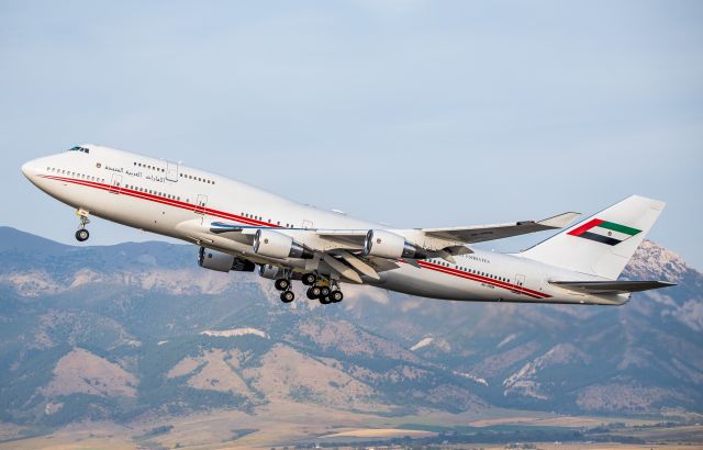 Boeing 747-400 (A6-HRM) - Dubai 1 departing BZN