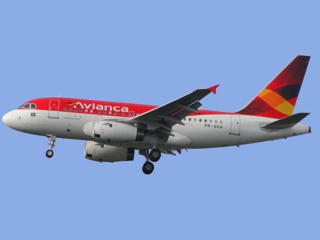 Airbus A318 (PR-AVH) - First record of the PR-AVH to start its operations by landing the first time in GRU, the first Airbus A318 for Avianca Brazil fleet.