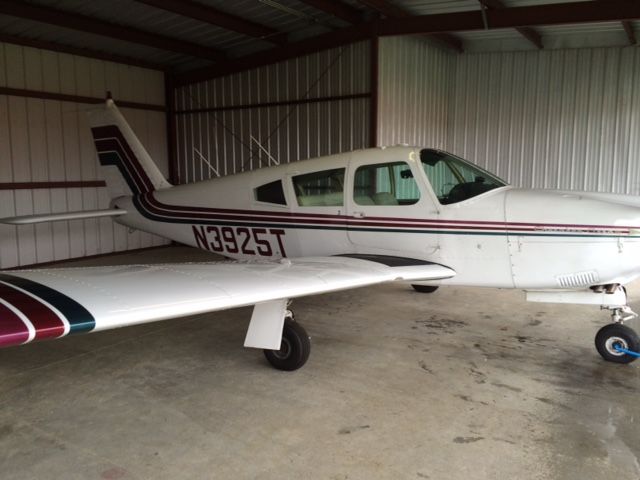 Piper Cherokee (N3925T) - Hanger at sportys