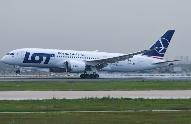 Boeing 787-8 (SP-LRB)