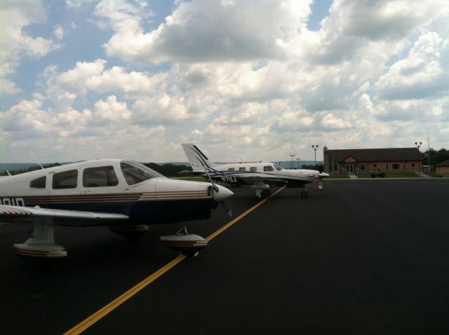 Piper Cherokee (N2091D) - Winchester Tn has GREAT BBQ!