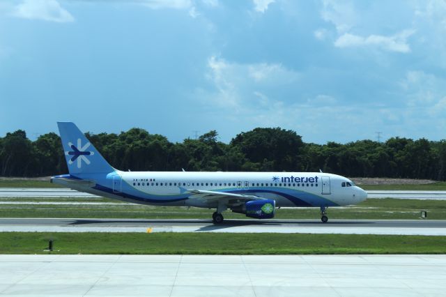 Airbus A320 (XA-MXM)