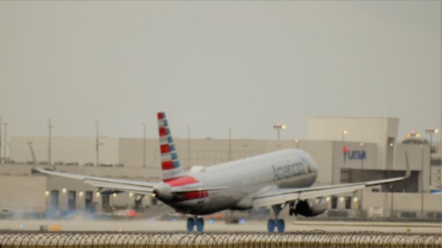 Airbus A321 (N987AM)