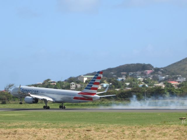 Boeing 757-200 (N199AN)