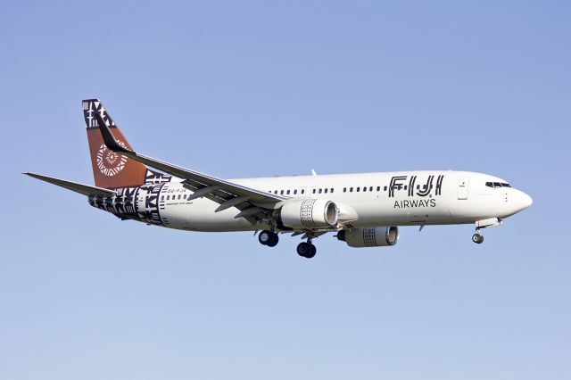 Boeing 737-700 (DQ-FJG) - Fiji Airways (DQ-FJG) Boeing 737-8X2(WL) on approach to runway 25 at Sydney Airport.