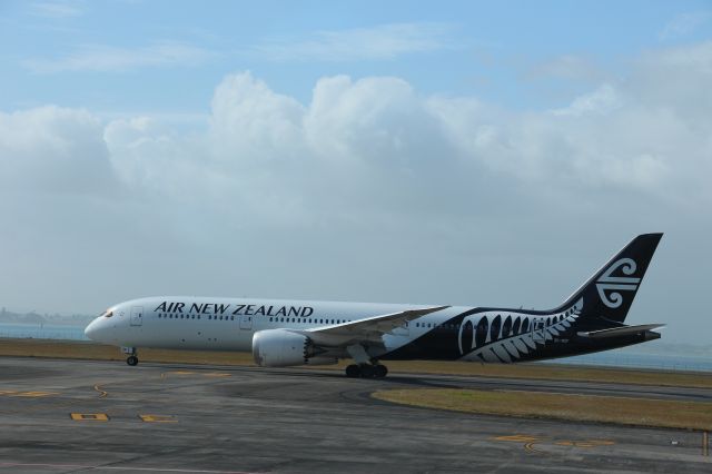 Boeing 787-9 Dreamliner (ZK-NZF)