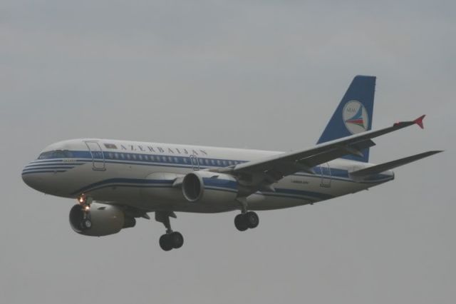 Airbus A319 (4K-AZ05)