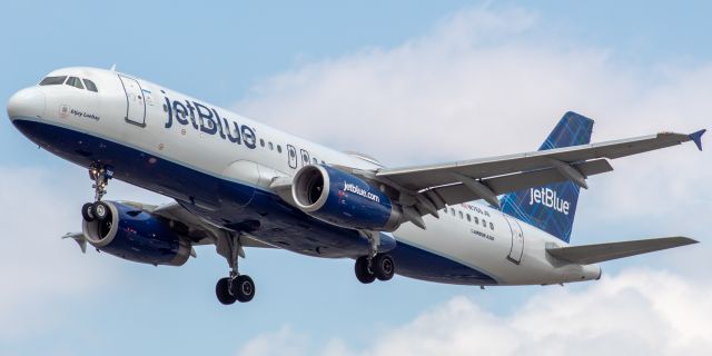 Airbus A320 (N766JB) - JetBlue Airways Airbus 320-232, nicknamed "Etjay Luebay" arriving from Santo Domingo, Dominican Republic landing on runway 29 at Newark on 7/28/21.