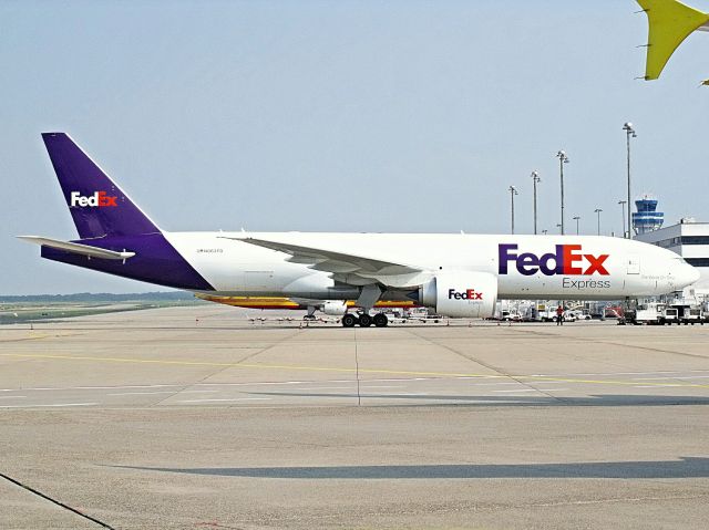 Boeing 777-200 (N863FD)