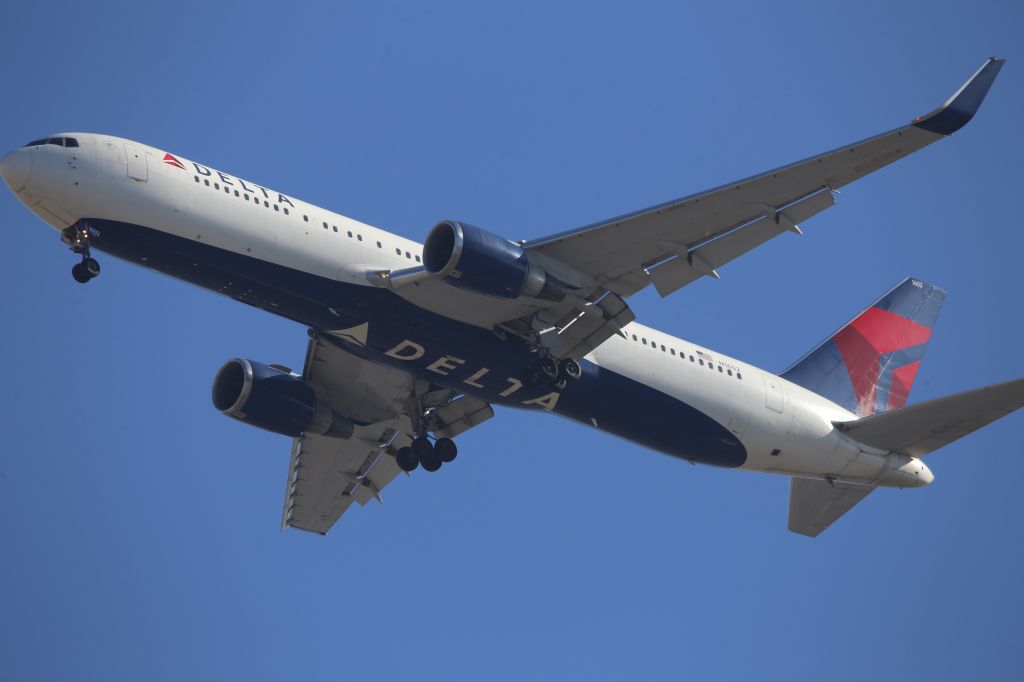 BOEING 767-300 (N1602)