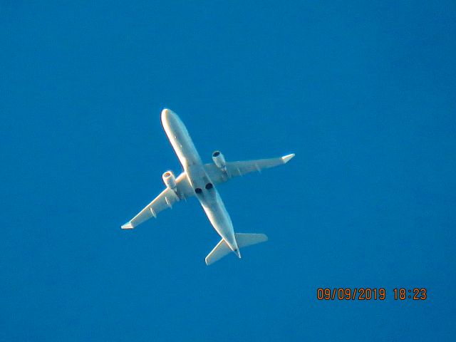 Embraer 175 (N275NN)