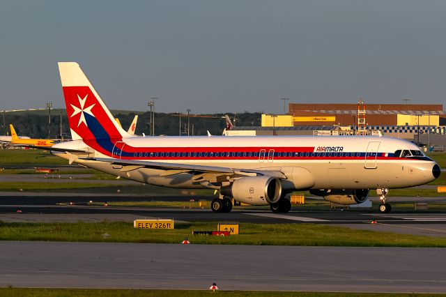 Airbus A320 (9H-AEI)